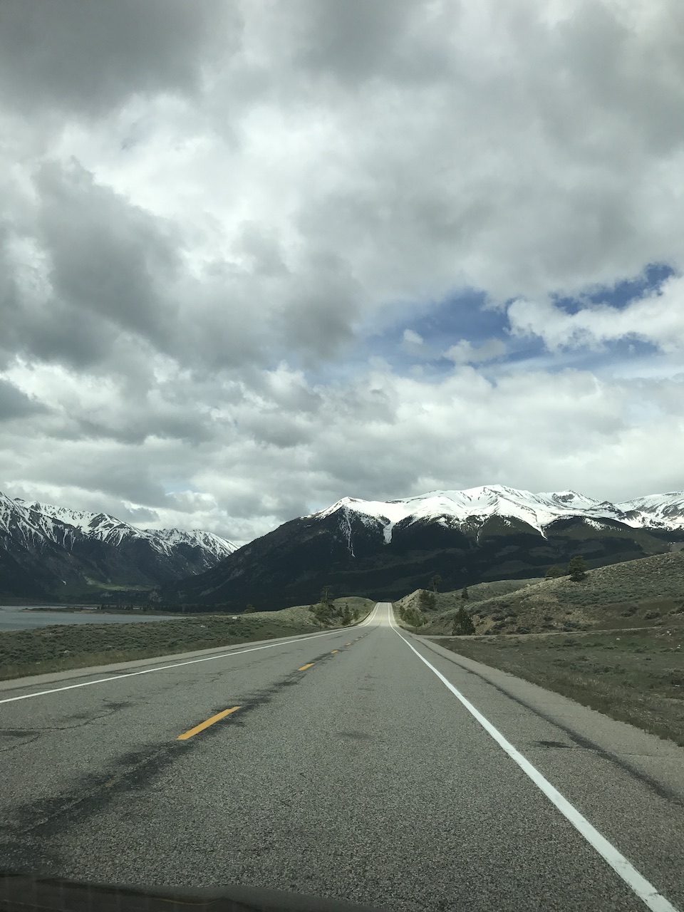 Road past the twin lakes